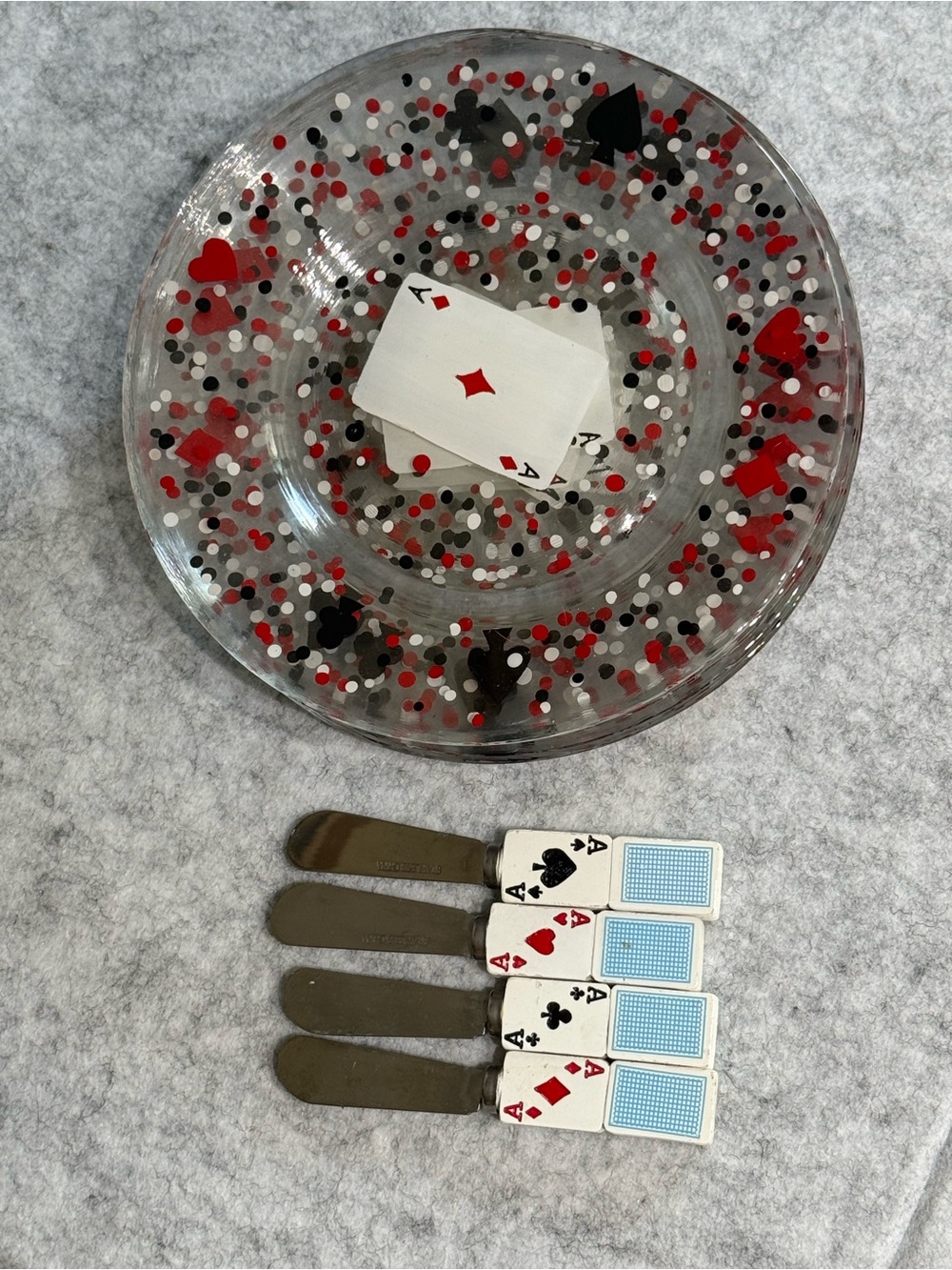 Vtg hand-painted playing card glass appie plates (8) w/matching spreaders (4).